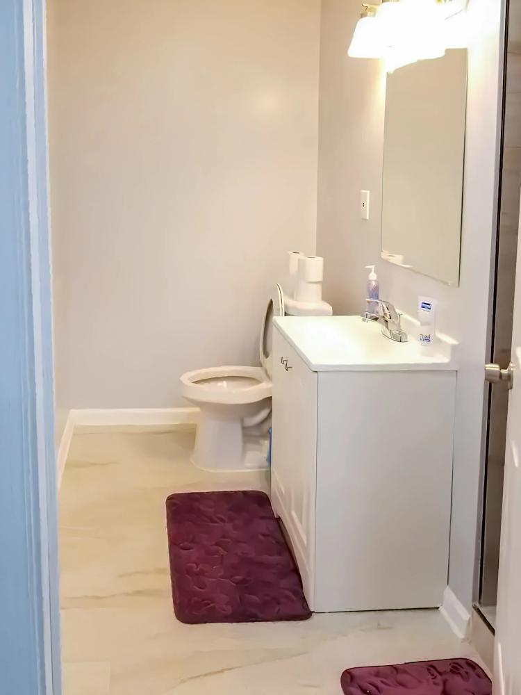 Bathroom(s)