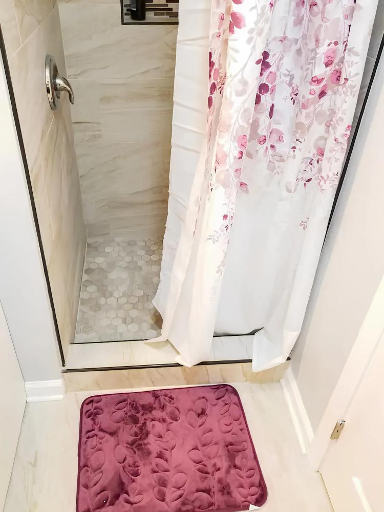 Bathroom(s)