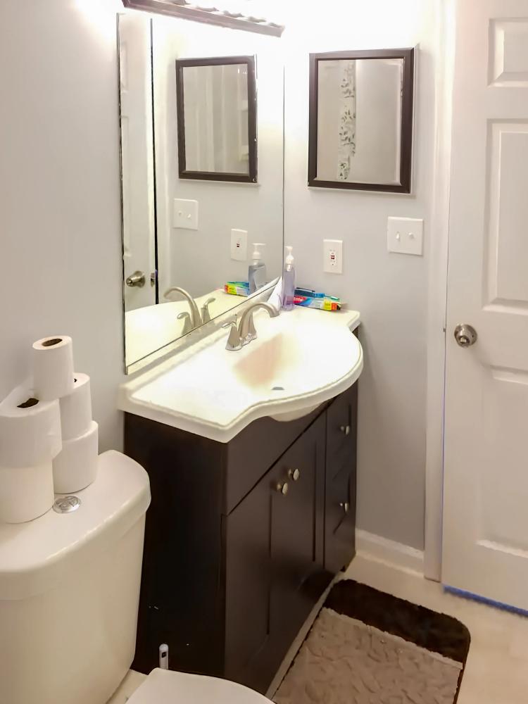 Bathroom(s)