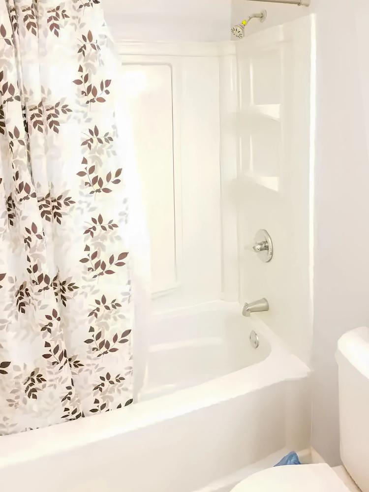 Bathroom(s)
