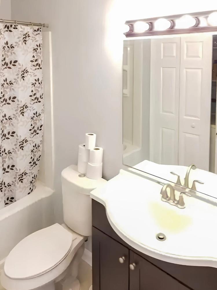 Bathroom(s)