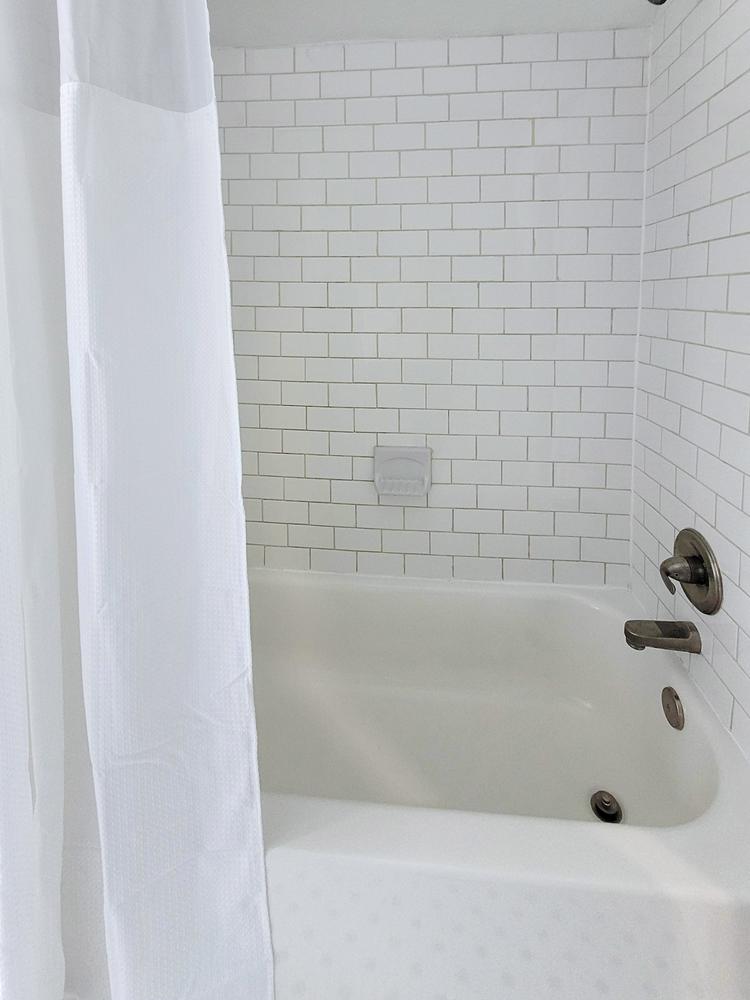 Bathroom(s)