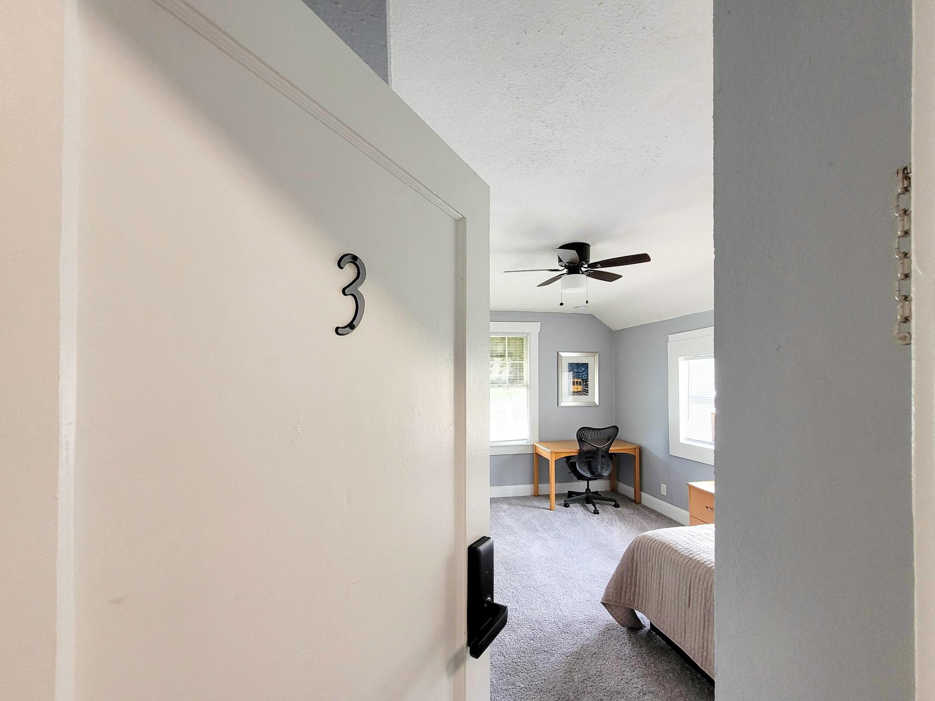 living_room, detected:ceiling fan