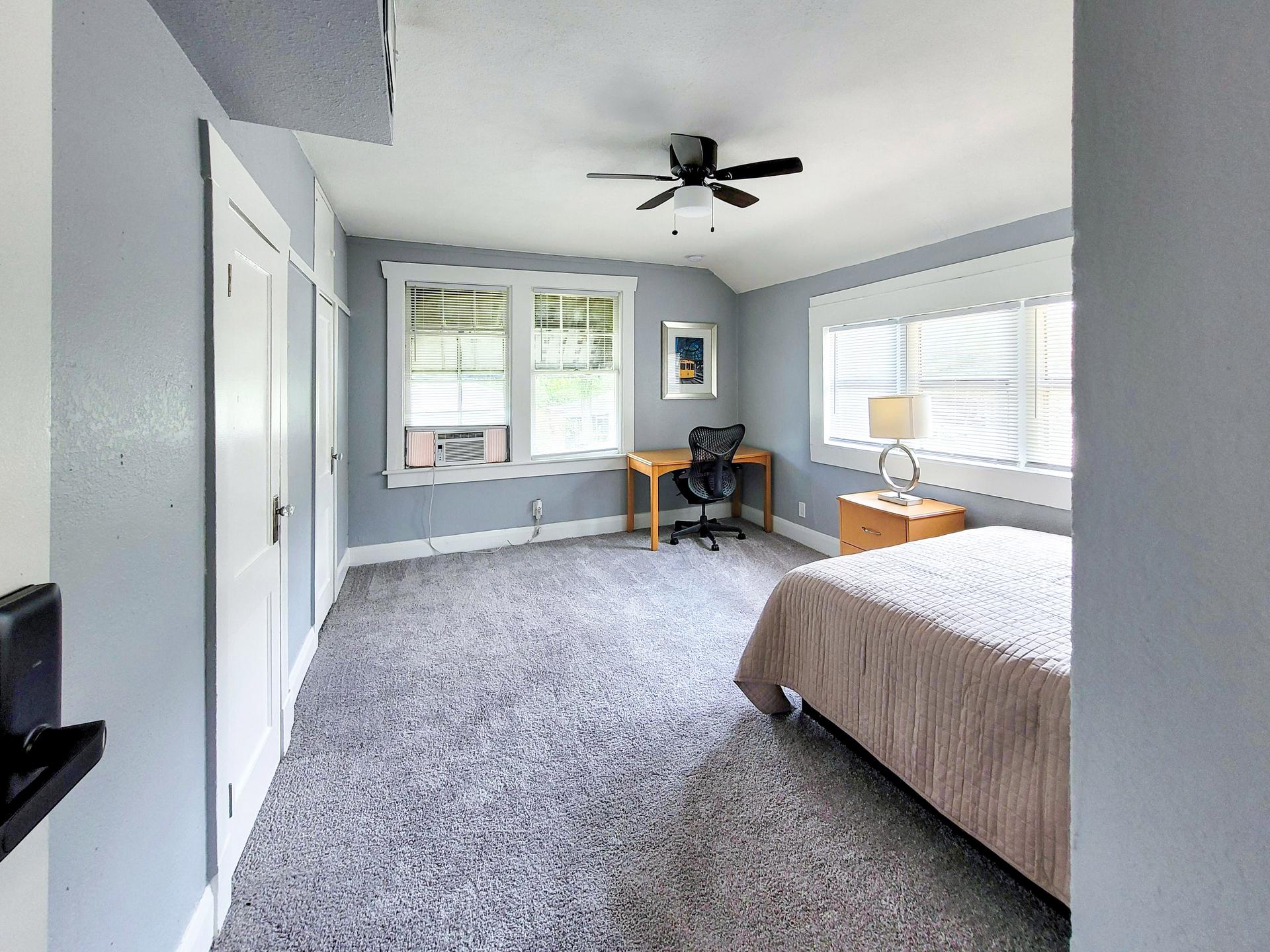 bedroom, detected:ceiling fan, window blind, bed