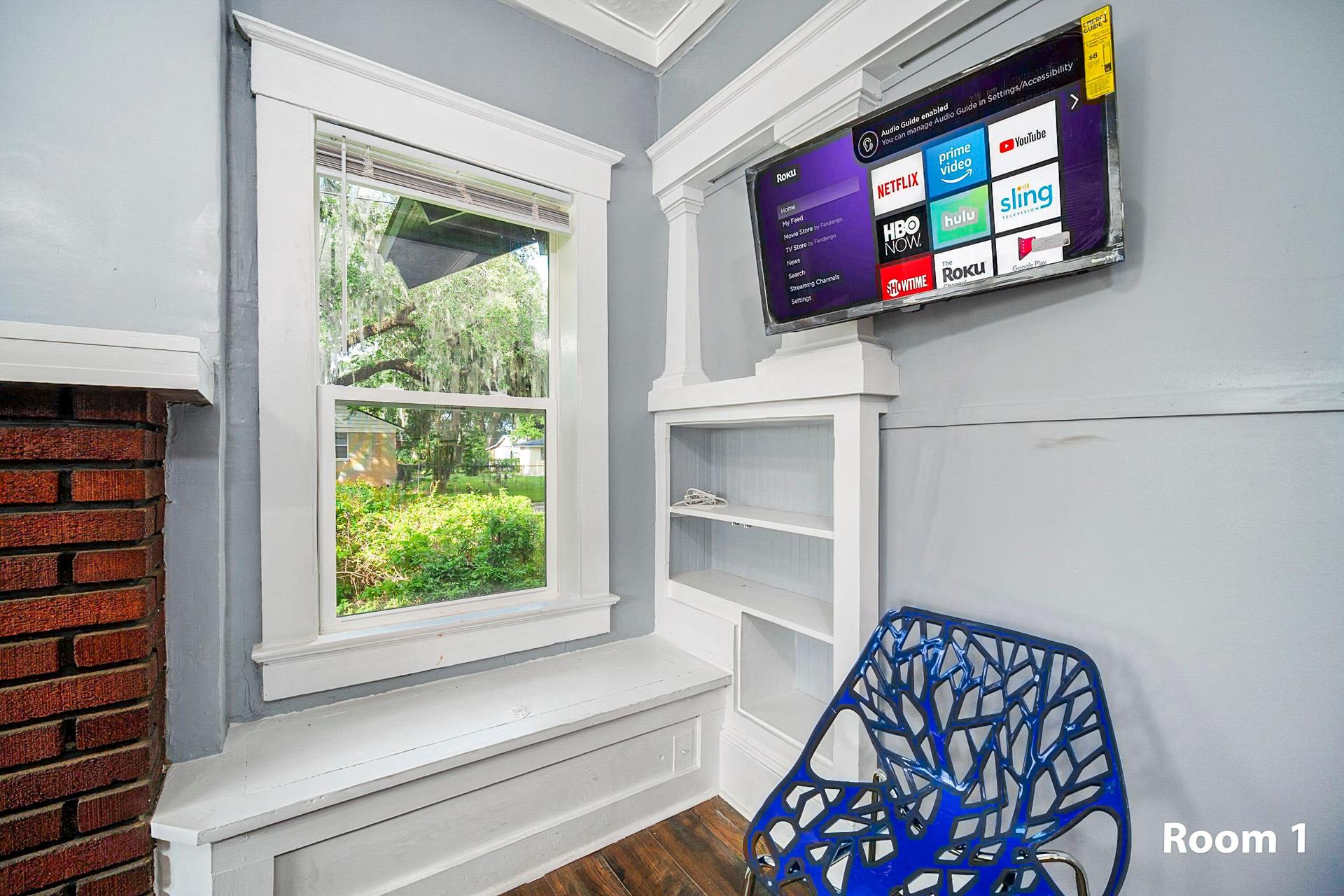 living_room, detected:window blind