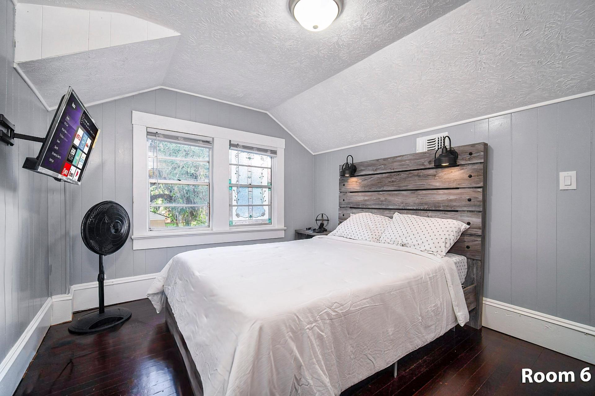Room 6 Smart TV, Bed,