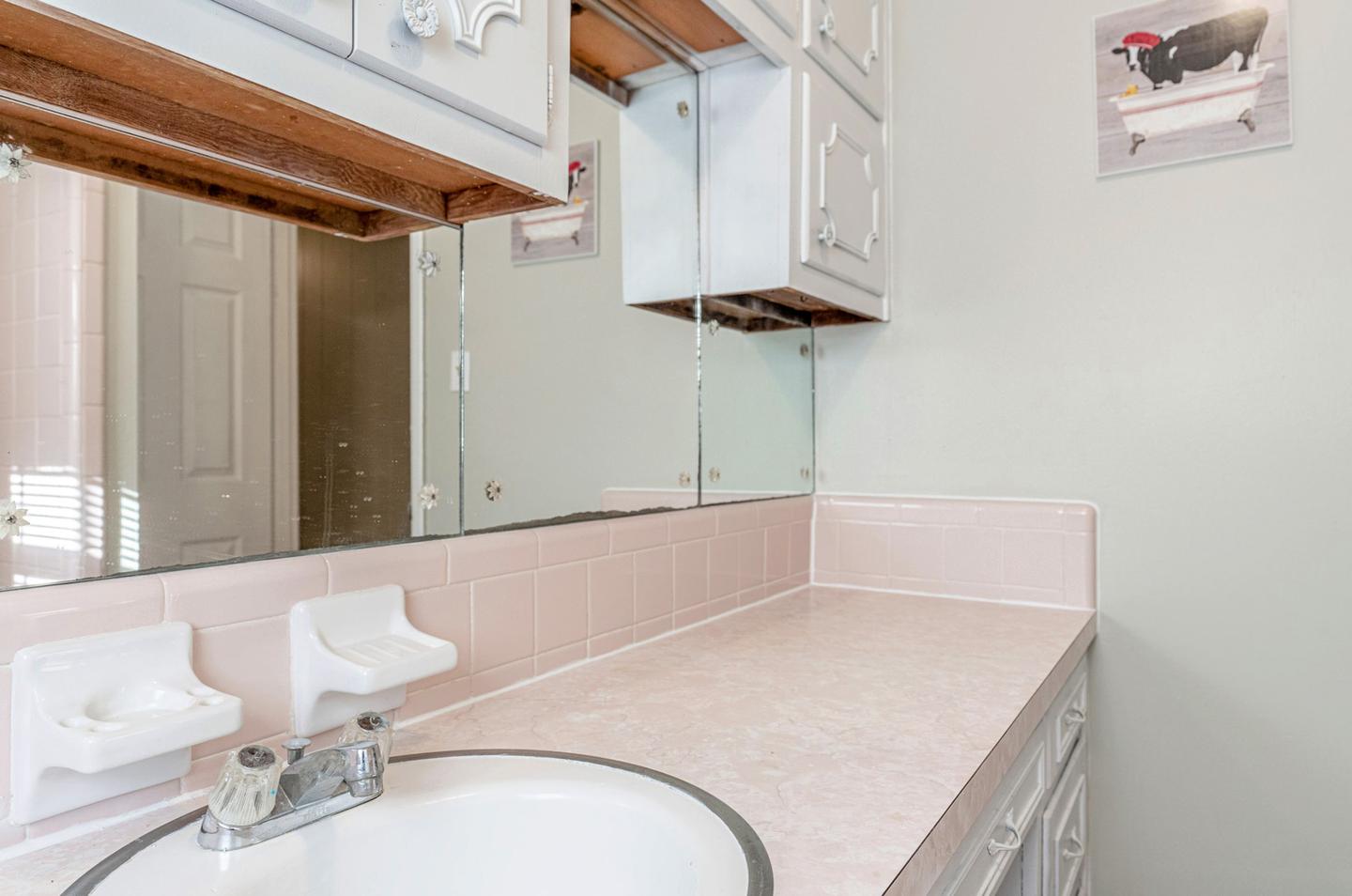 Bathroom(s)