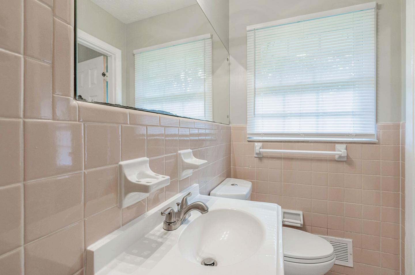 Bathroom(s)