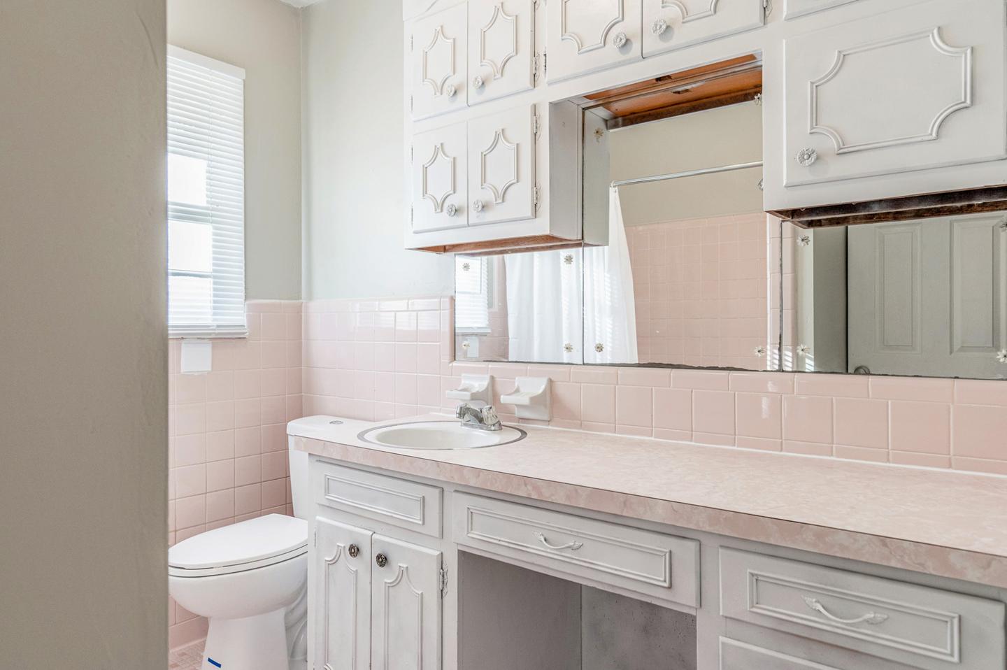 Bathroom(s)
