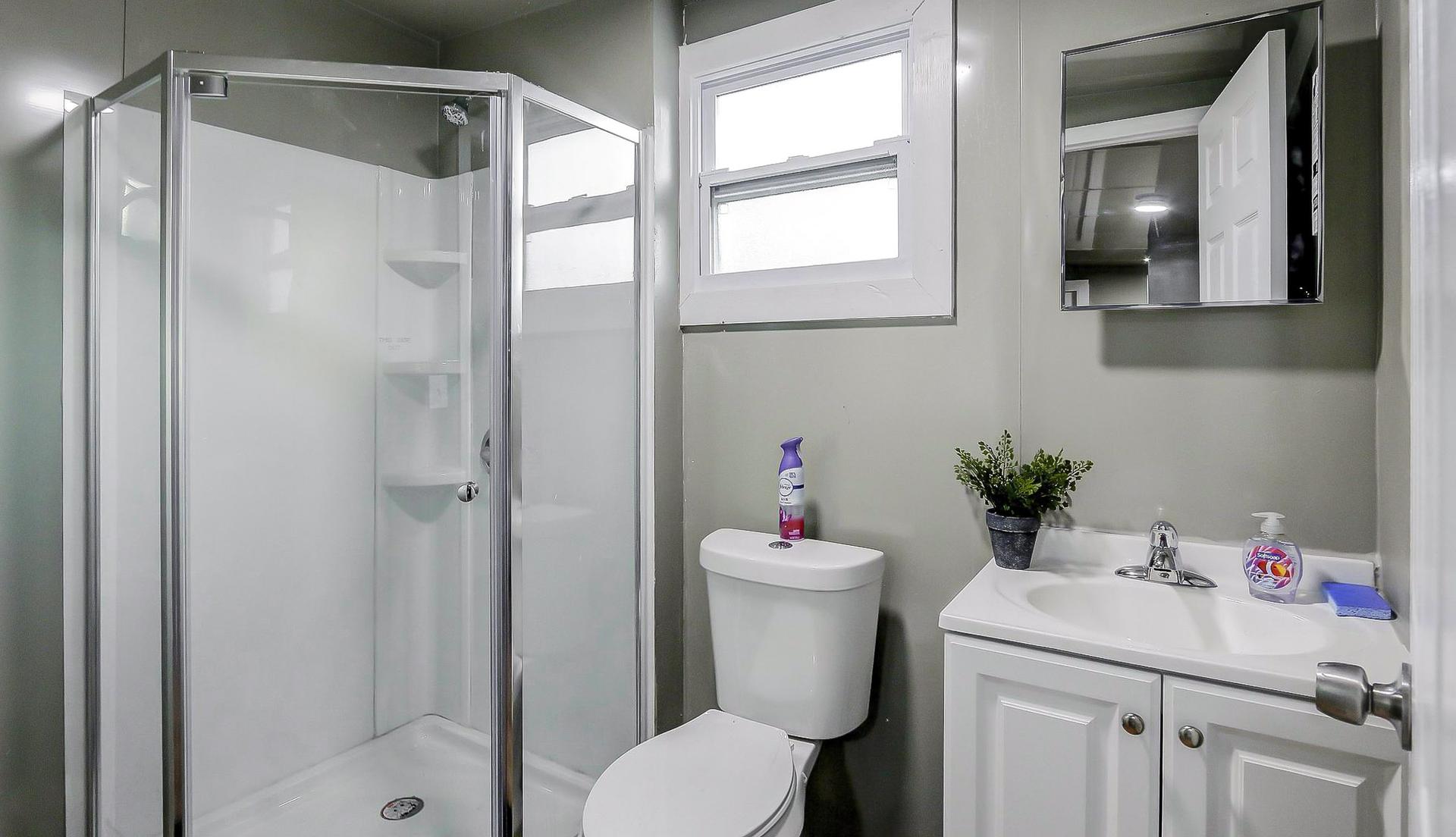 Bathroom(s)