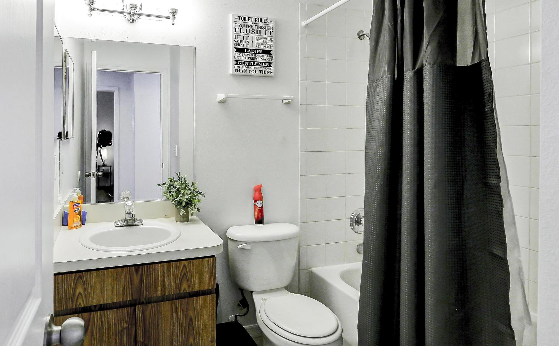 Bathroom(s)