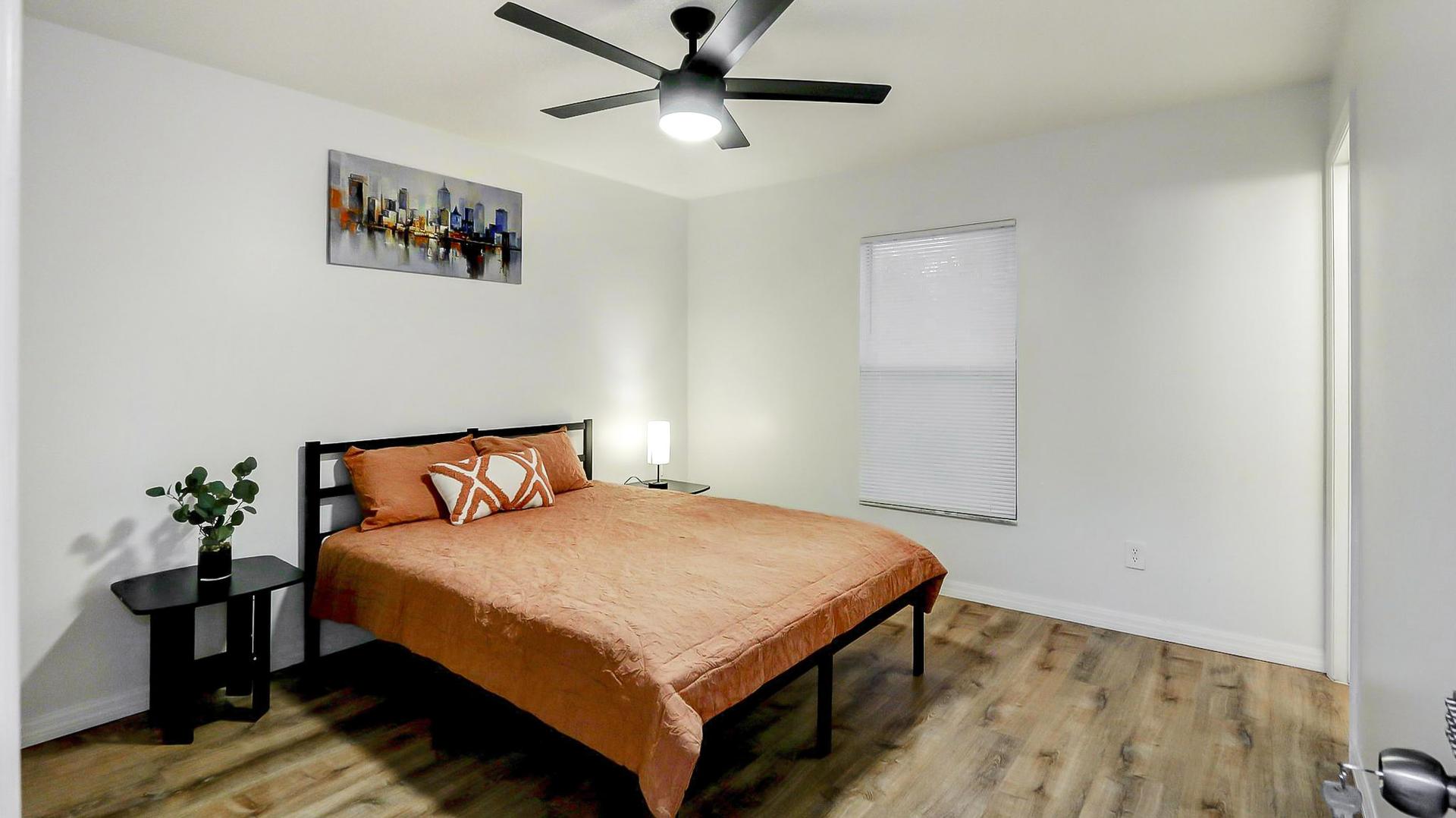 bedroom, detected:ceiling fan, bed