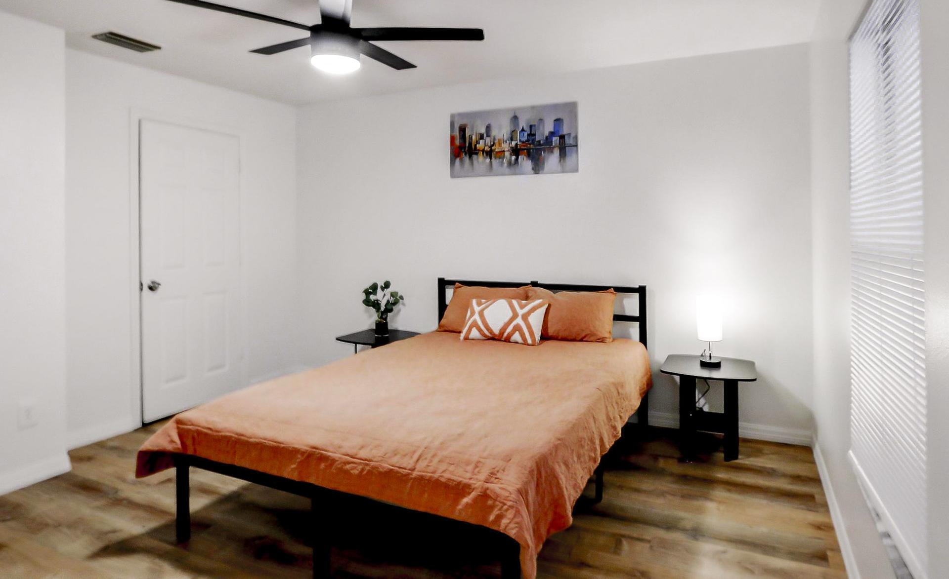 bedroom, detected:ceiling fan, bed, window blind