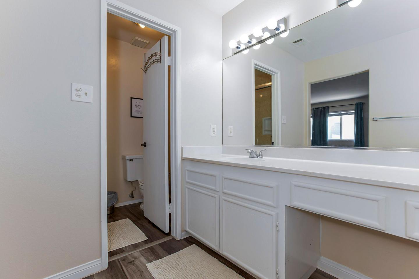 Bathroom(s)