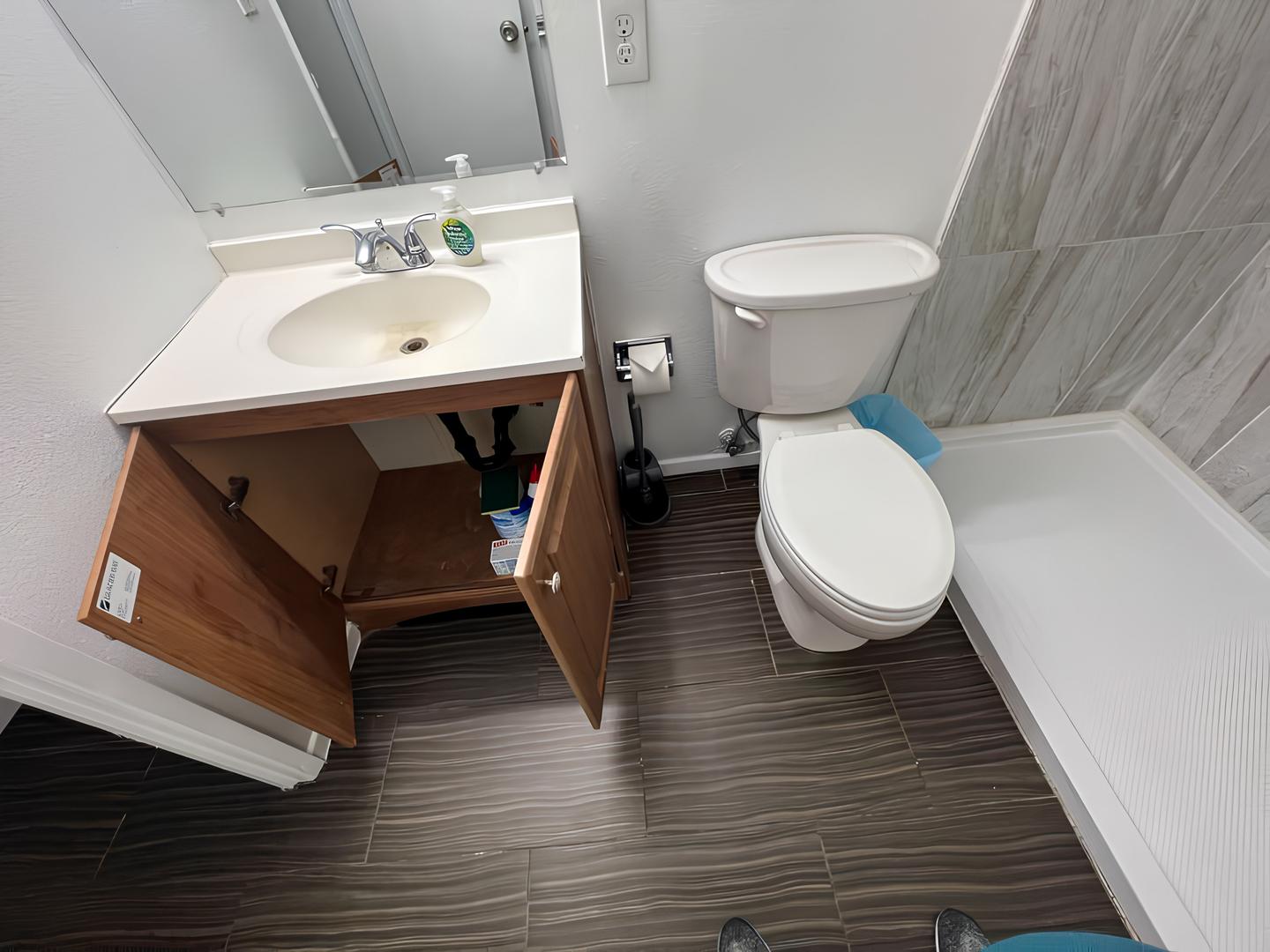 Bathroom(s)