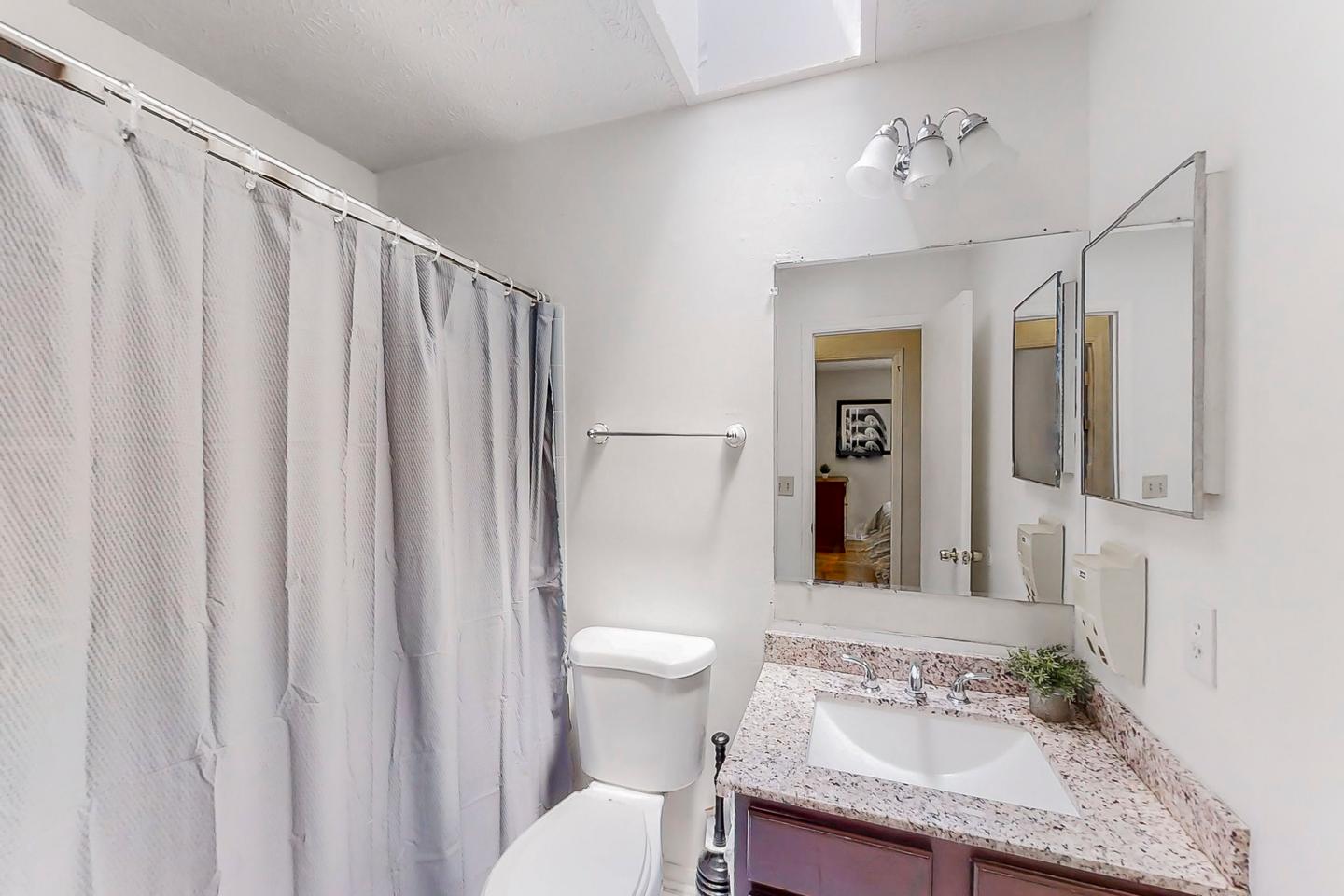 Bathroom(s)