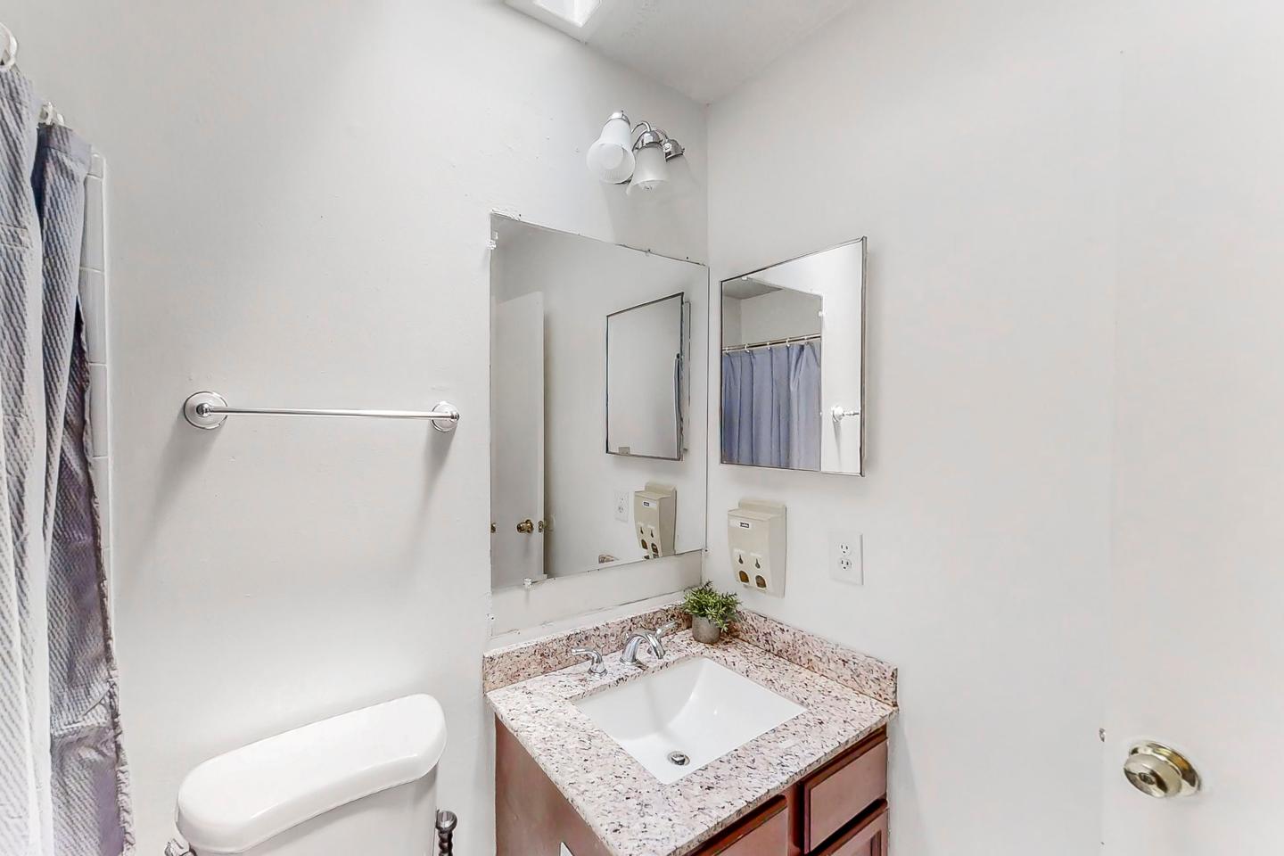 Bathroom(s)