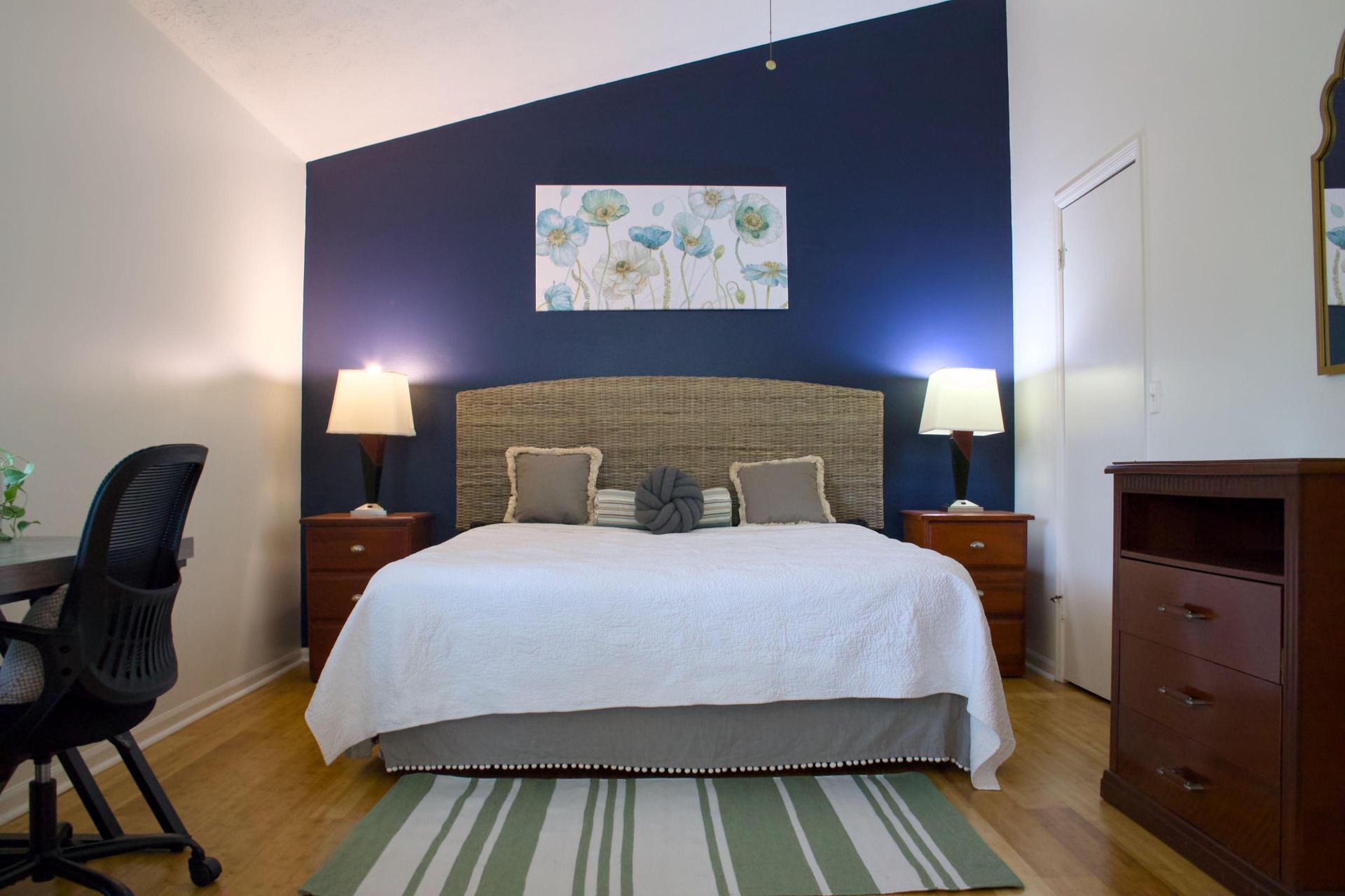 King Bed with night stands and lamps