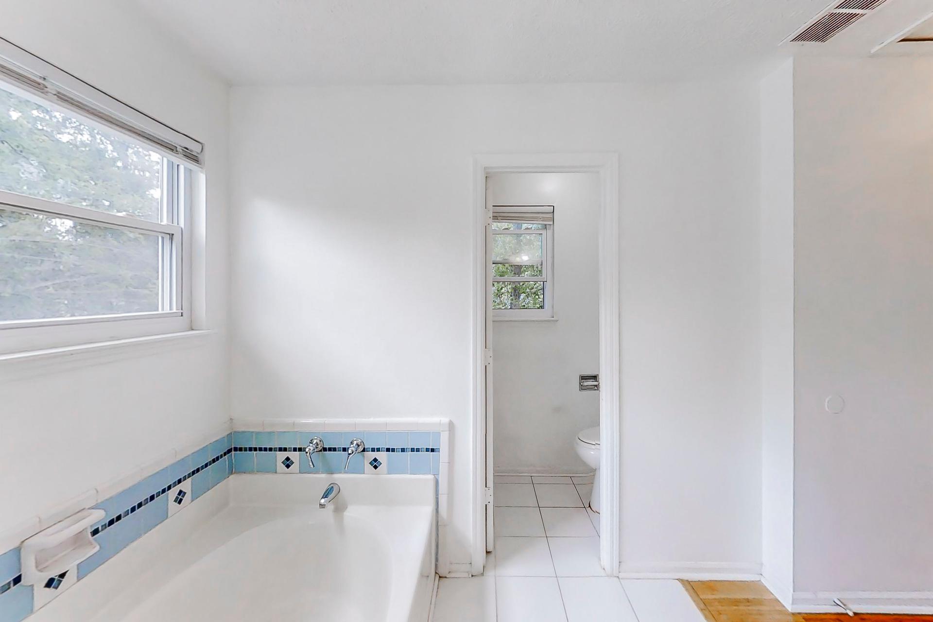bathroom, detected:bathtub