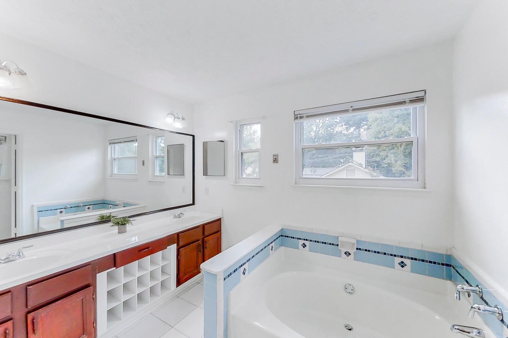 bathroom, detected:bathtub, shower