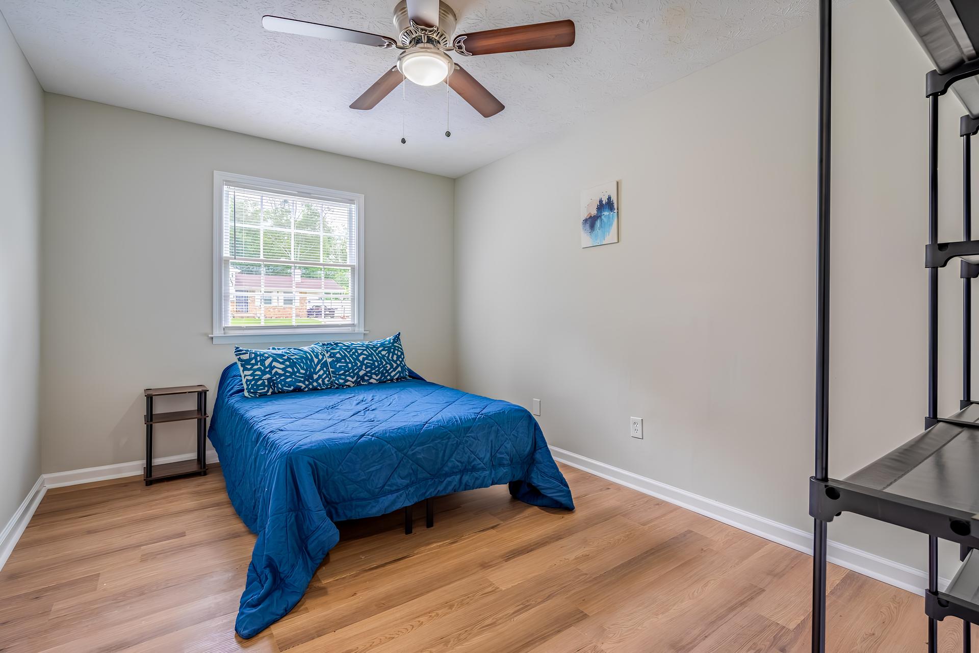 bedroom, detected:ceiling fan, window blind, bed