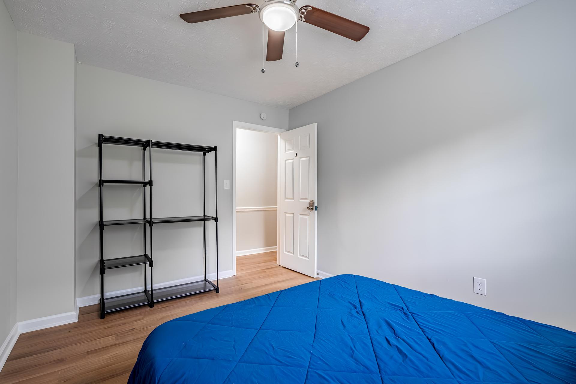 bedroom, detected:ceiling fan, bed