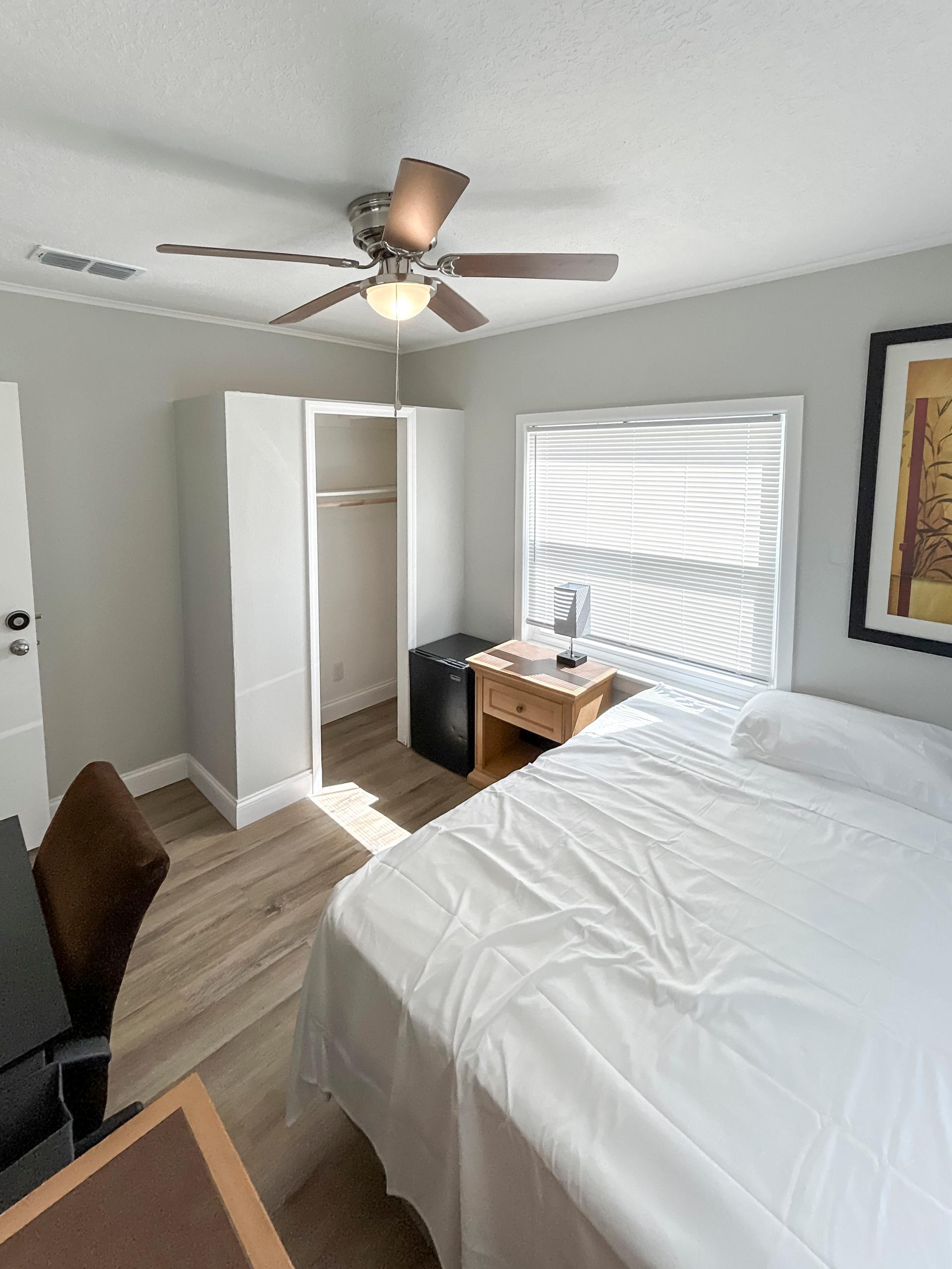 bedroom, detected:ceiling fan, bed