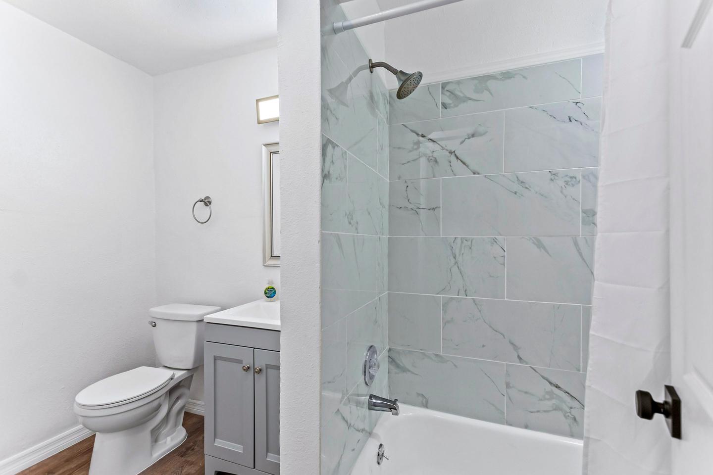 Bathroom(s)