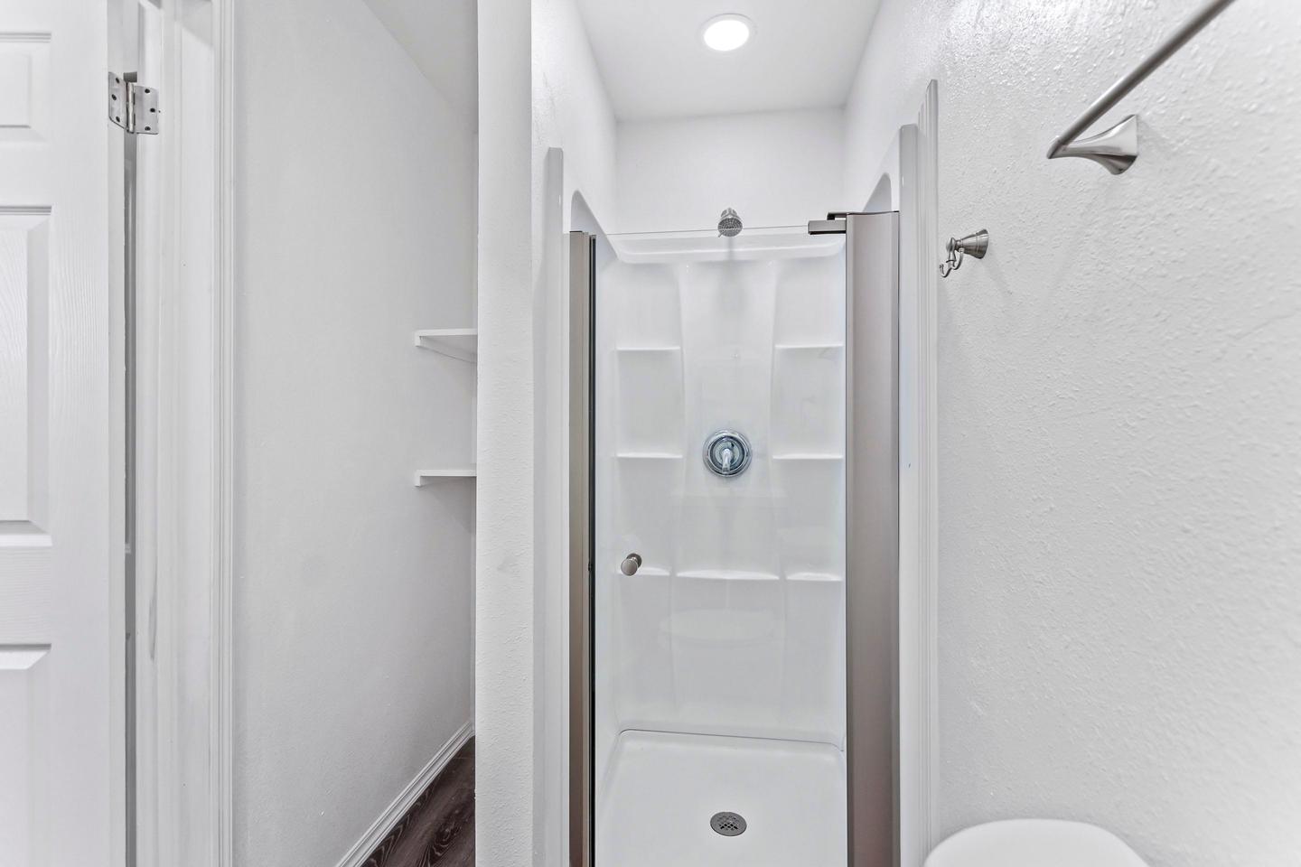 Bathroom(s)