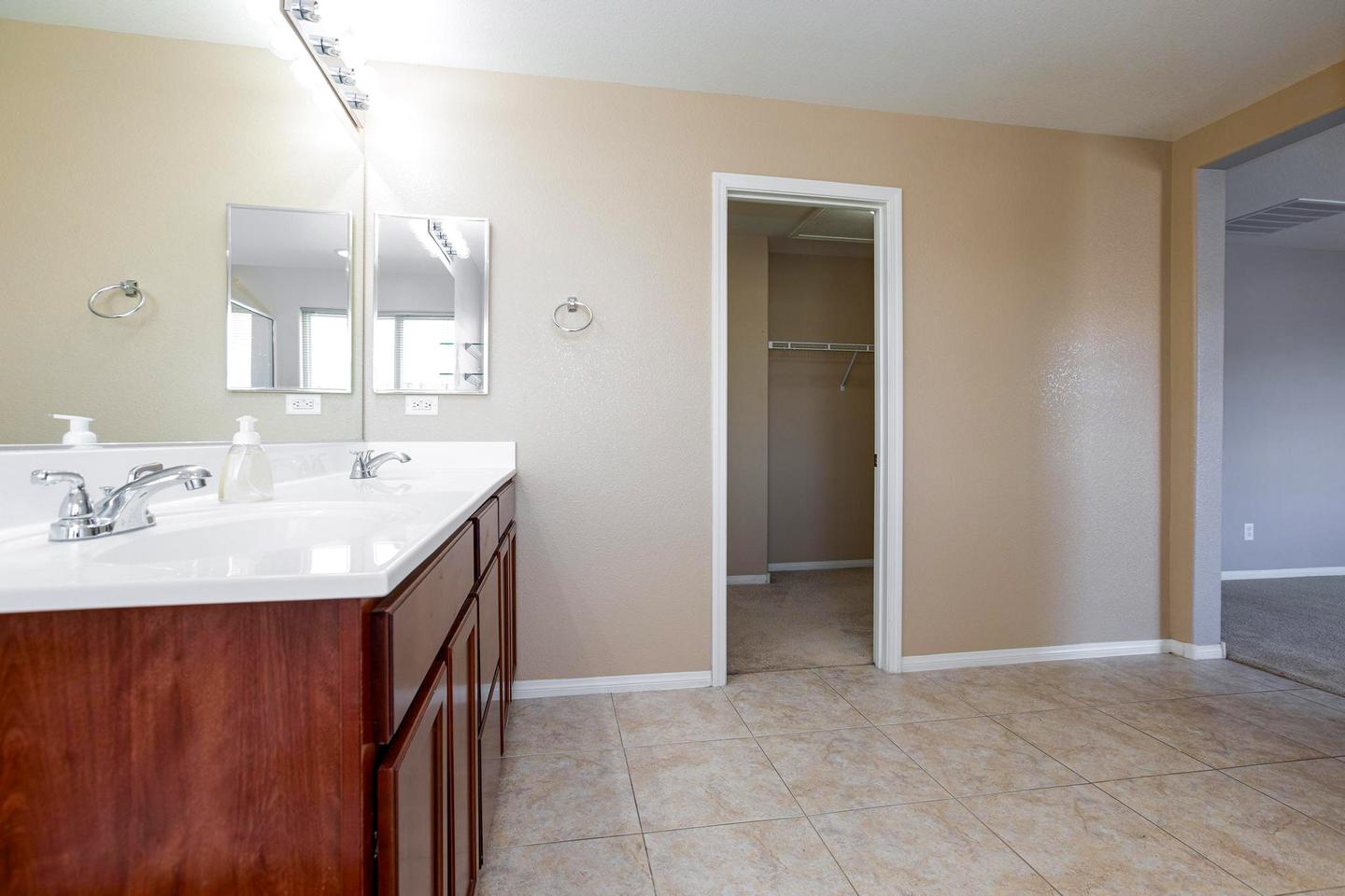 Bathroom(s)