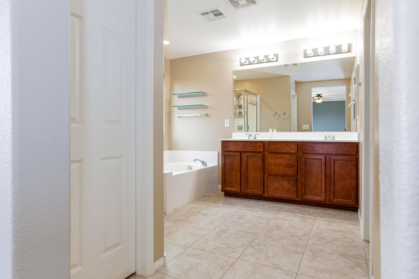 Bathroom(s)