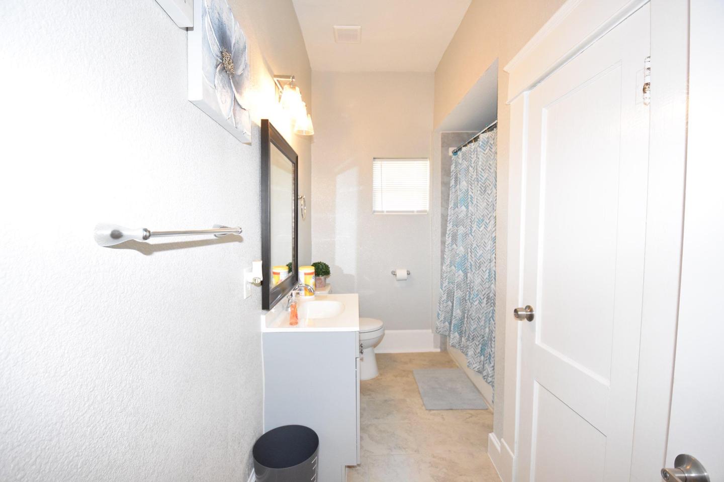 Bathroom(s)