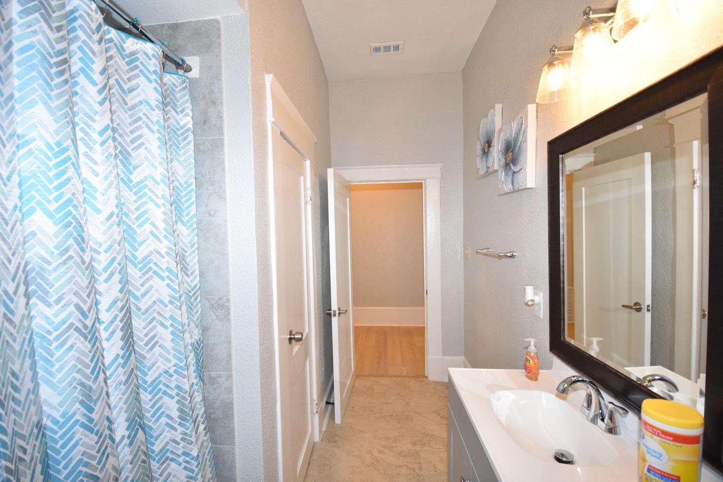 Bathroom(s)