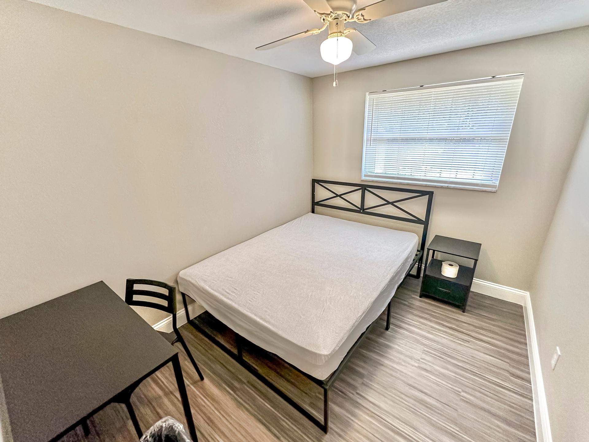 bedroom, detected:ceiling fan, window blind, bed