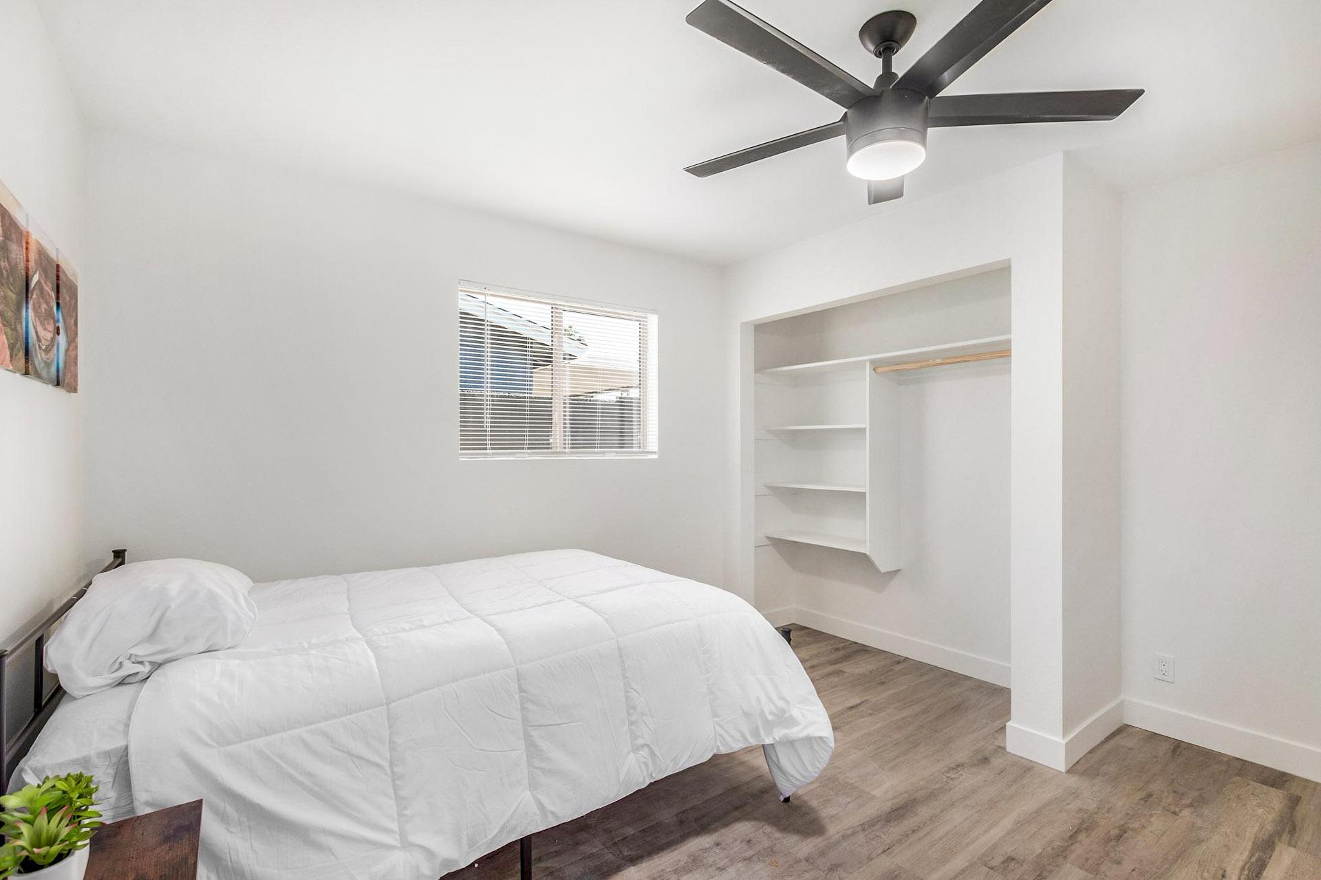 bedroom, detected:ceiling fan, window blind, bed