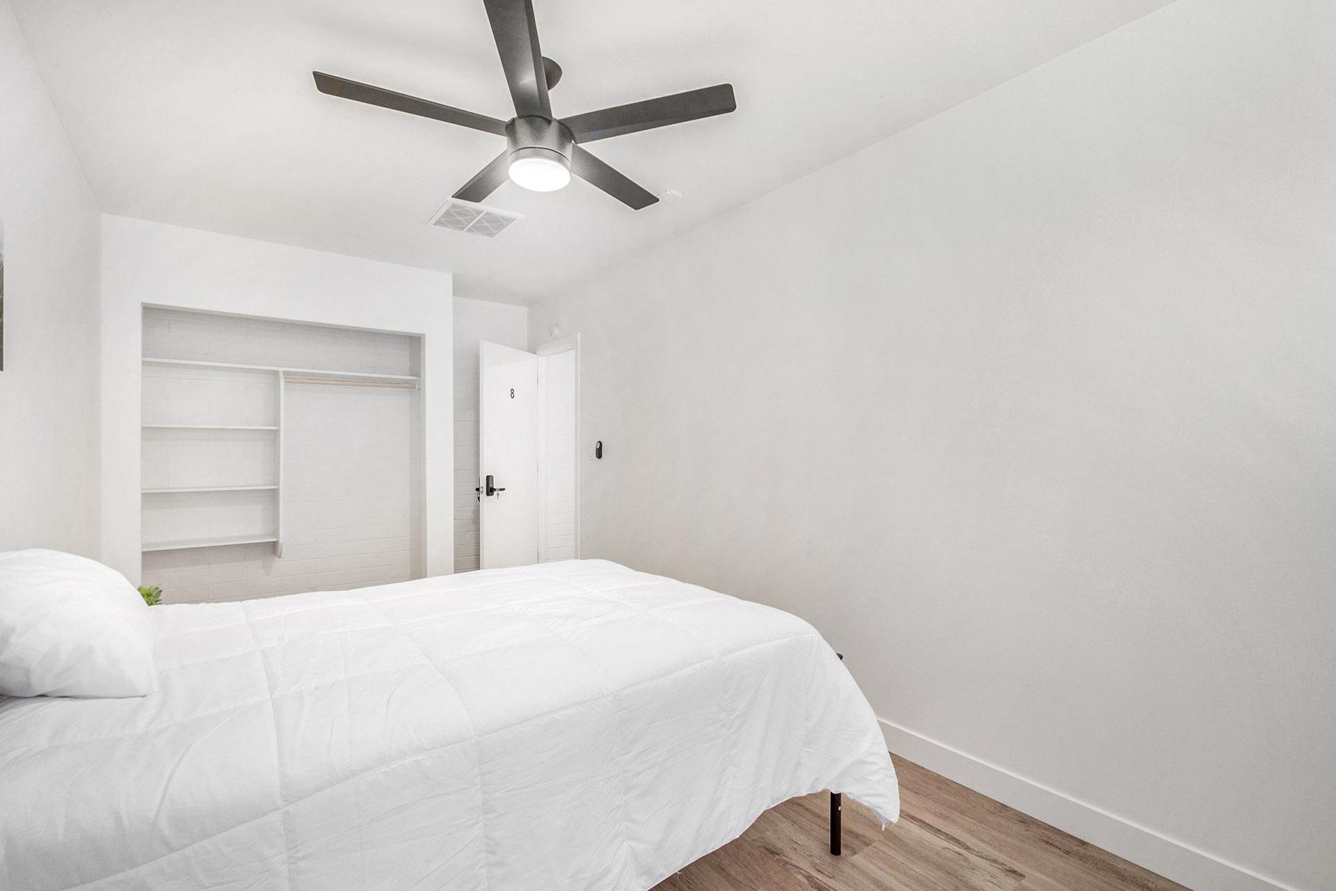 bedroom, detected:ceiling fan, window blind, bed