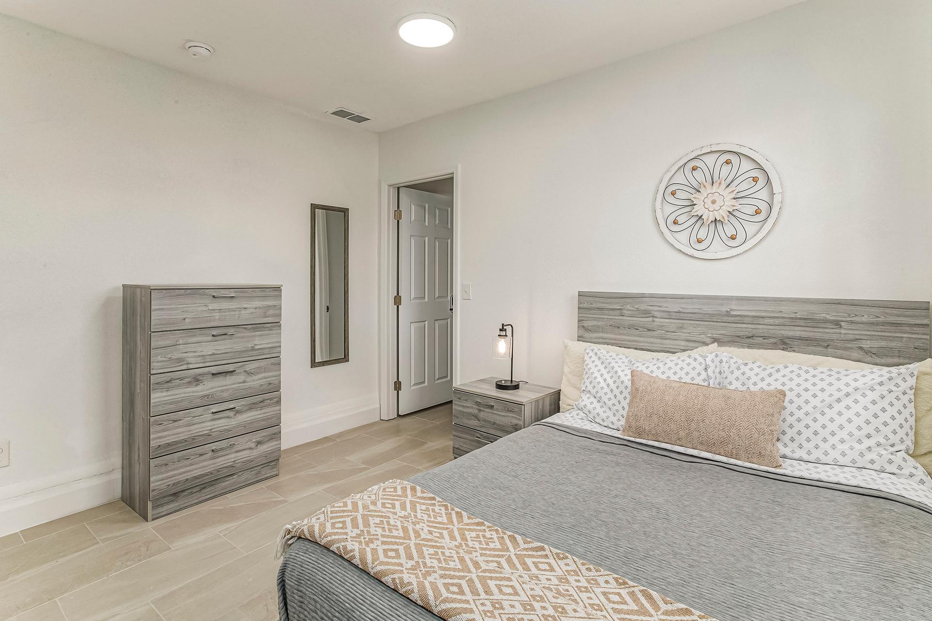 bedroom, detected:bed