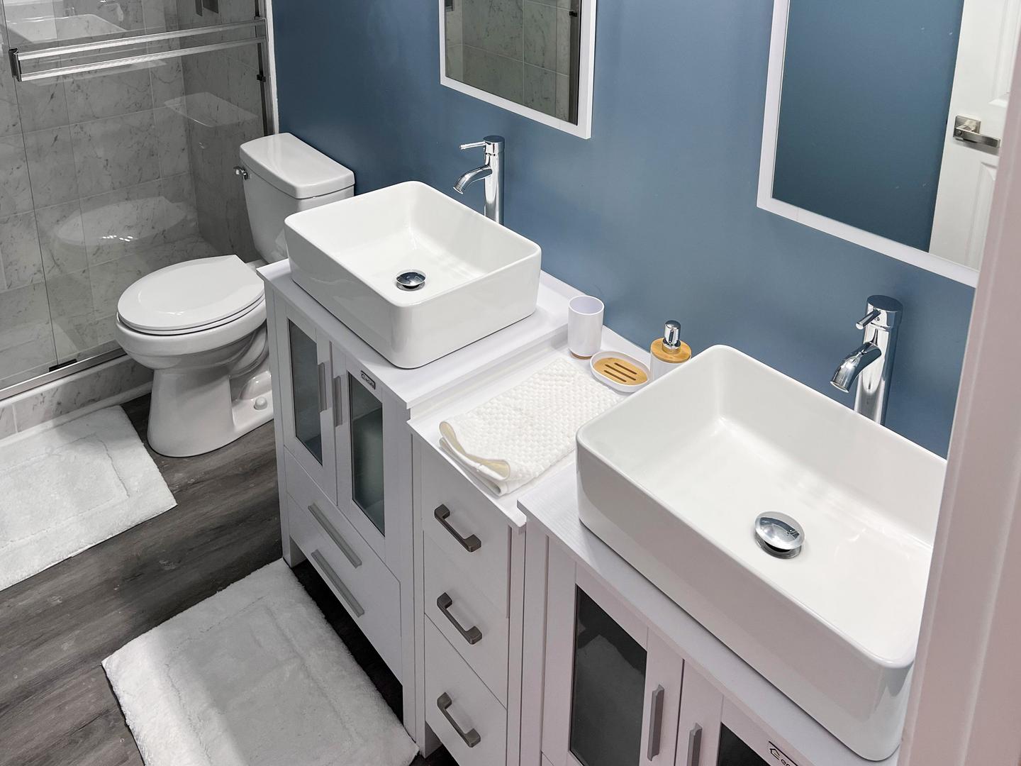 Bathroom(s)