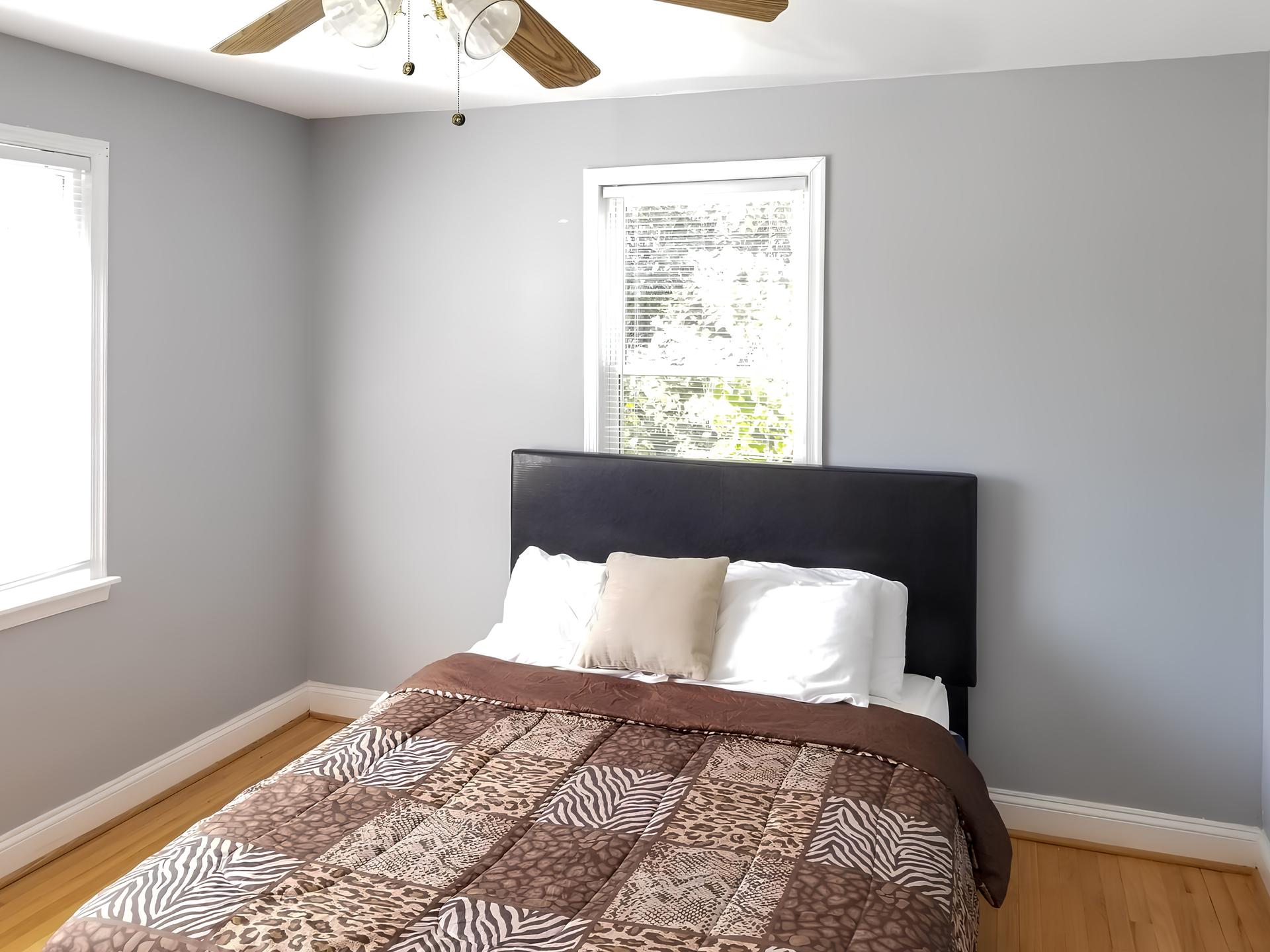 bedroom, detected:ceiling fan, bed, window blind