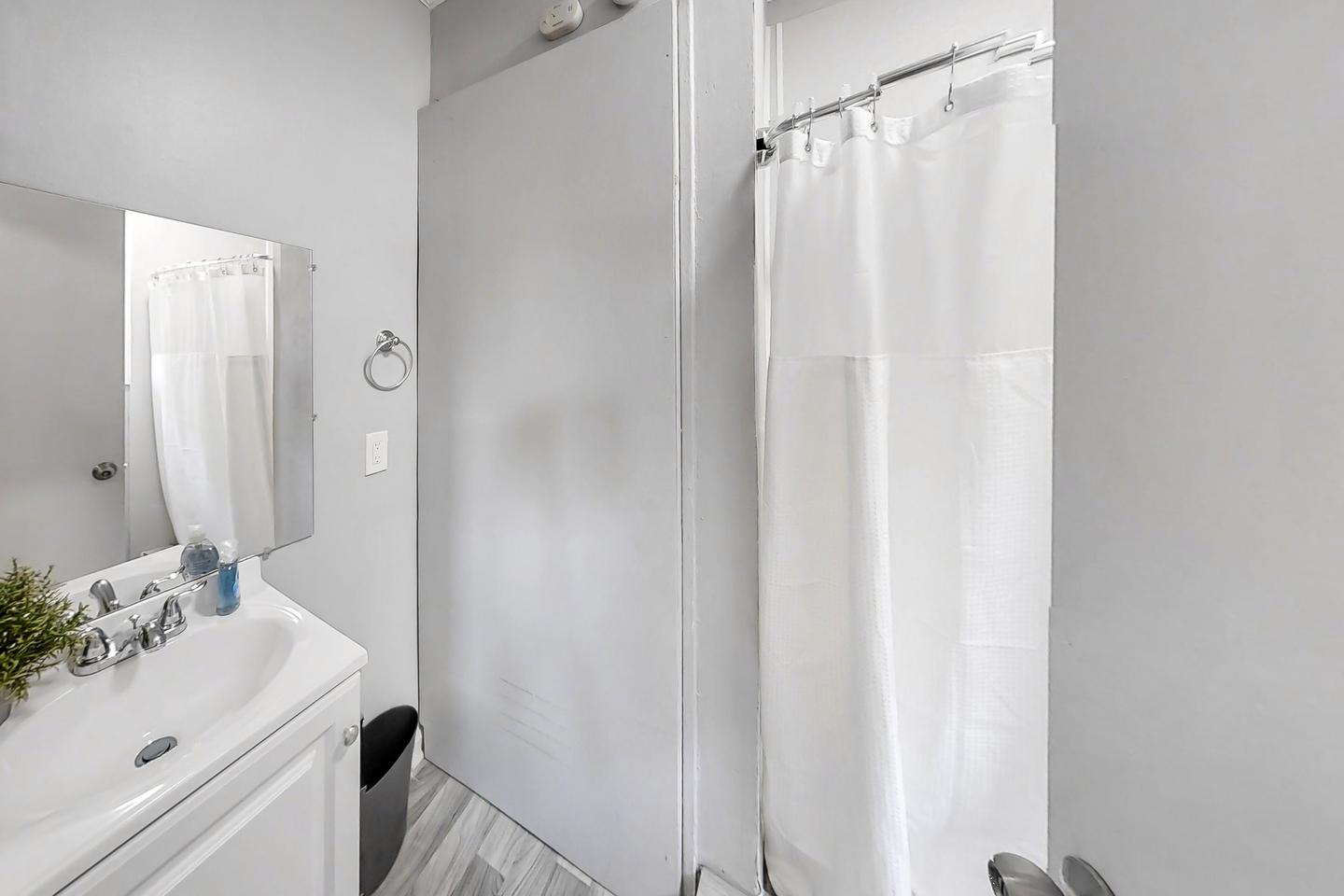 Bathroom(s)