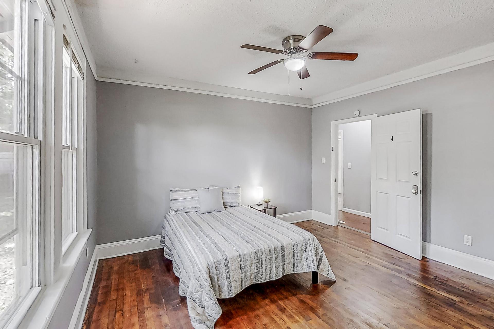 bedroom, detected:ceiling fan, window blind, bed