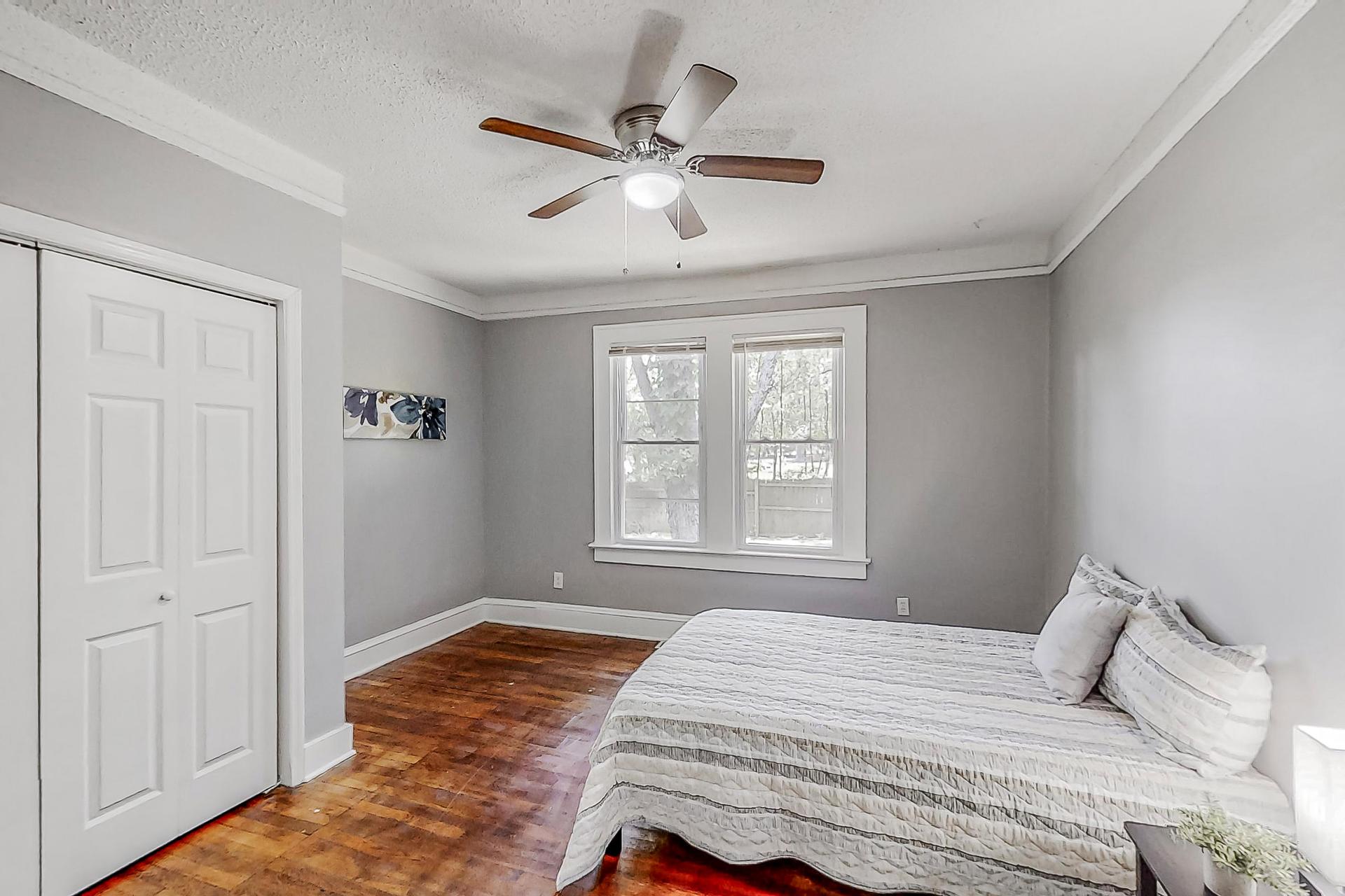 bedroom, detected:ceiling fan, window blind, bed