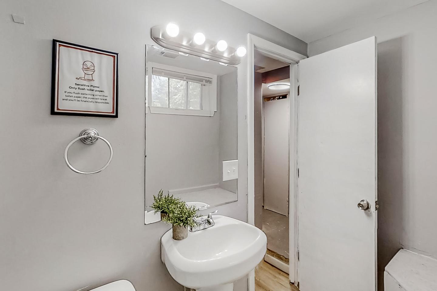 Bathroom(s)