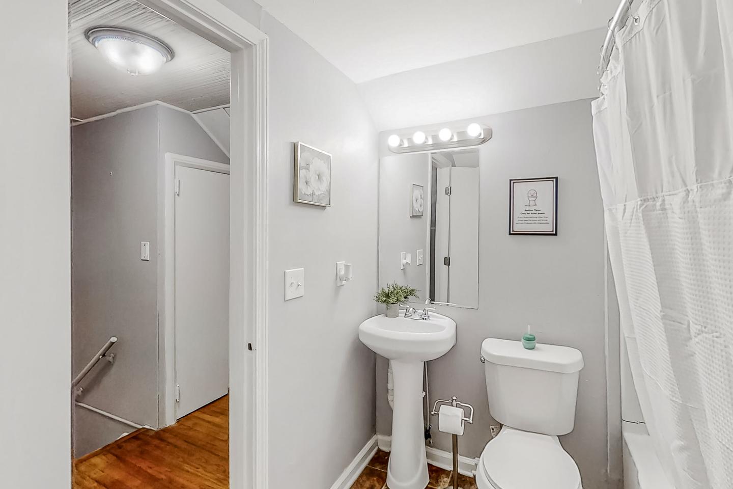 Bathroom(s)
