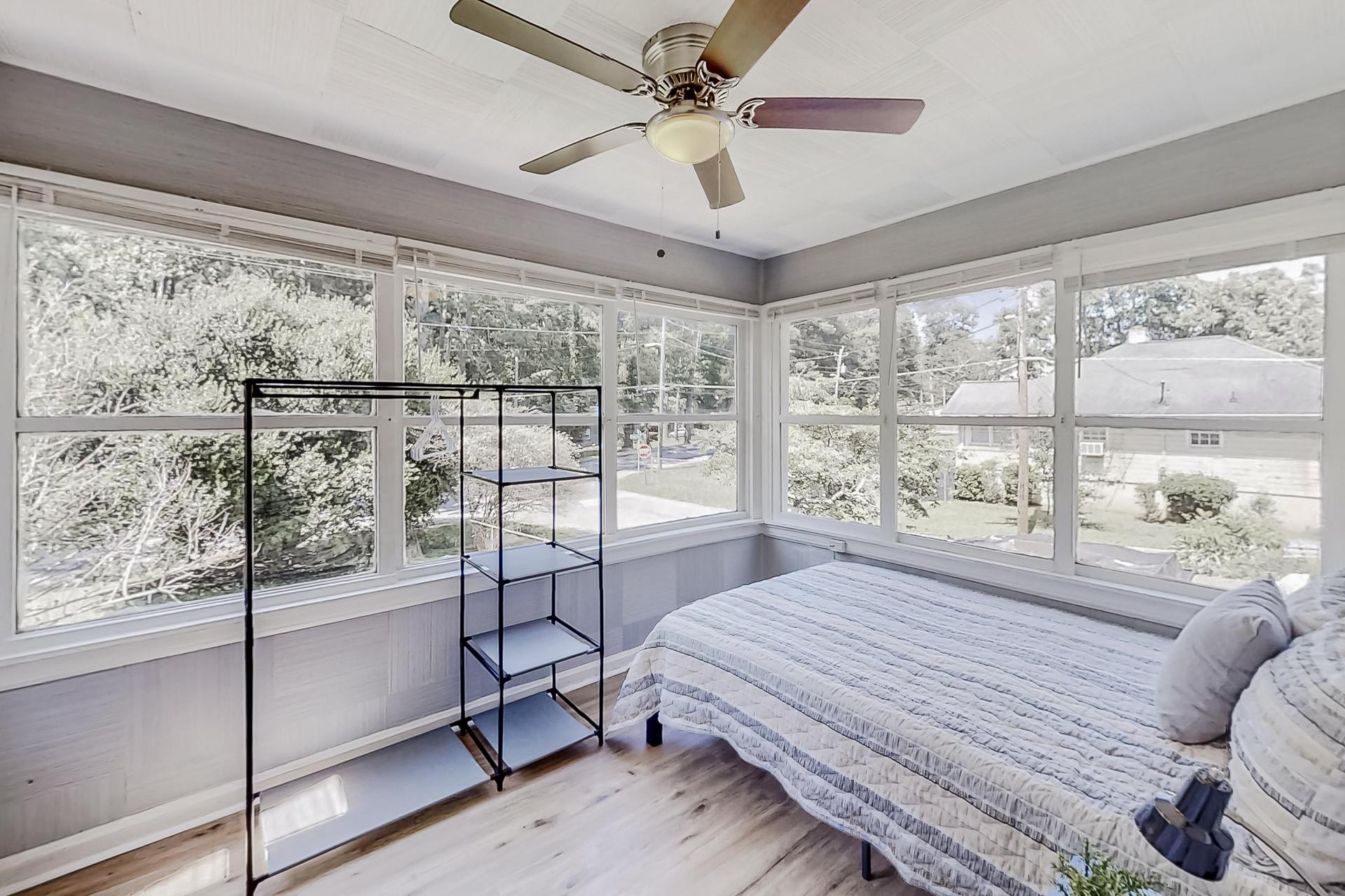 bedroom, detected:ceiling fan, bed, window blind