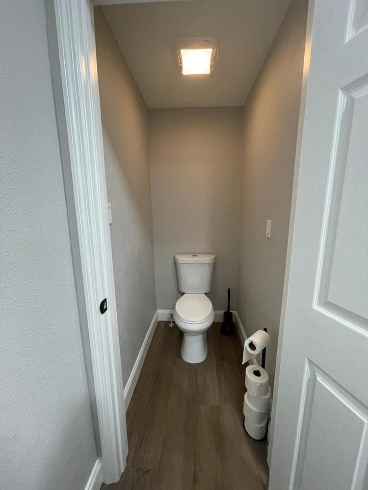 Bathroom(s)