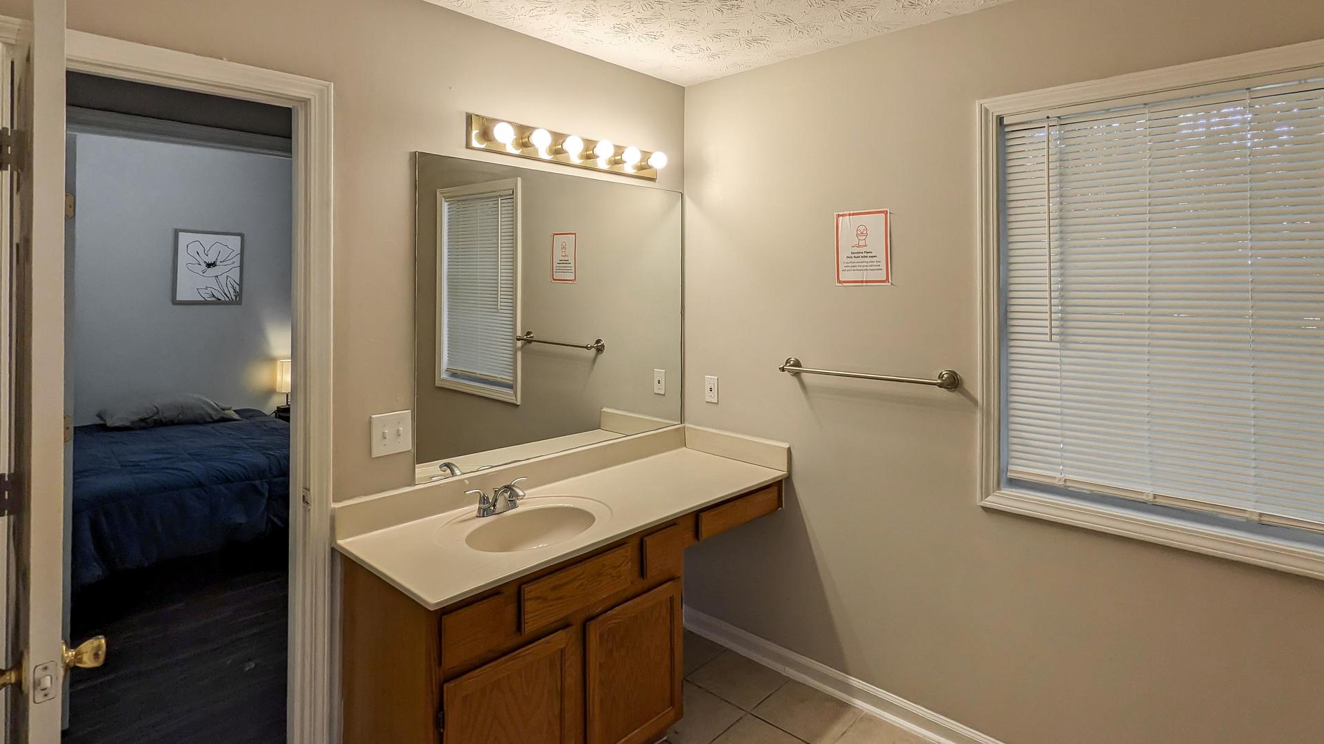 Bathroom(s)