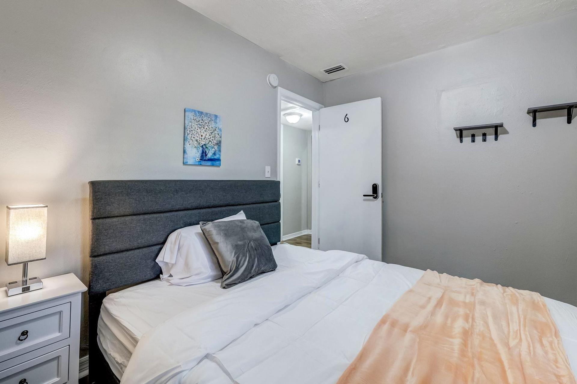 bedroom, detected:bed
