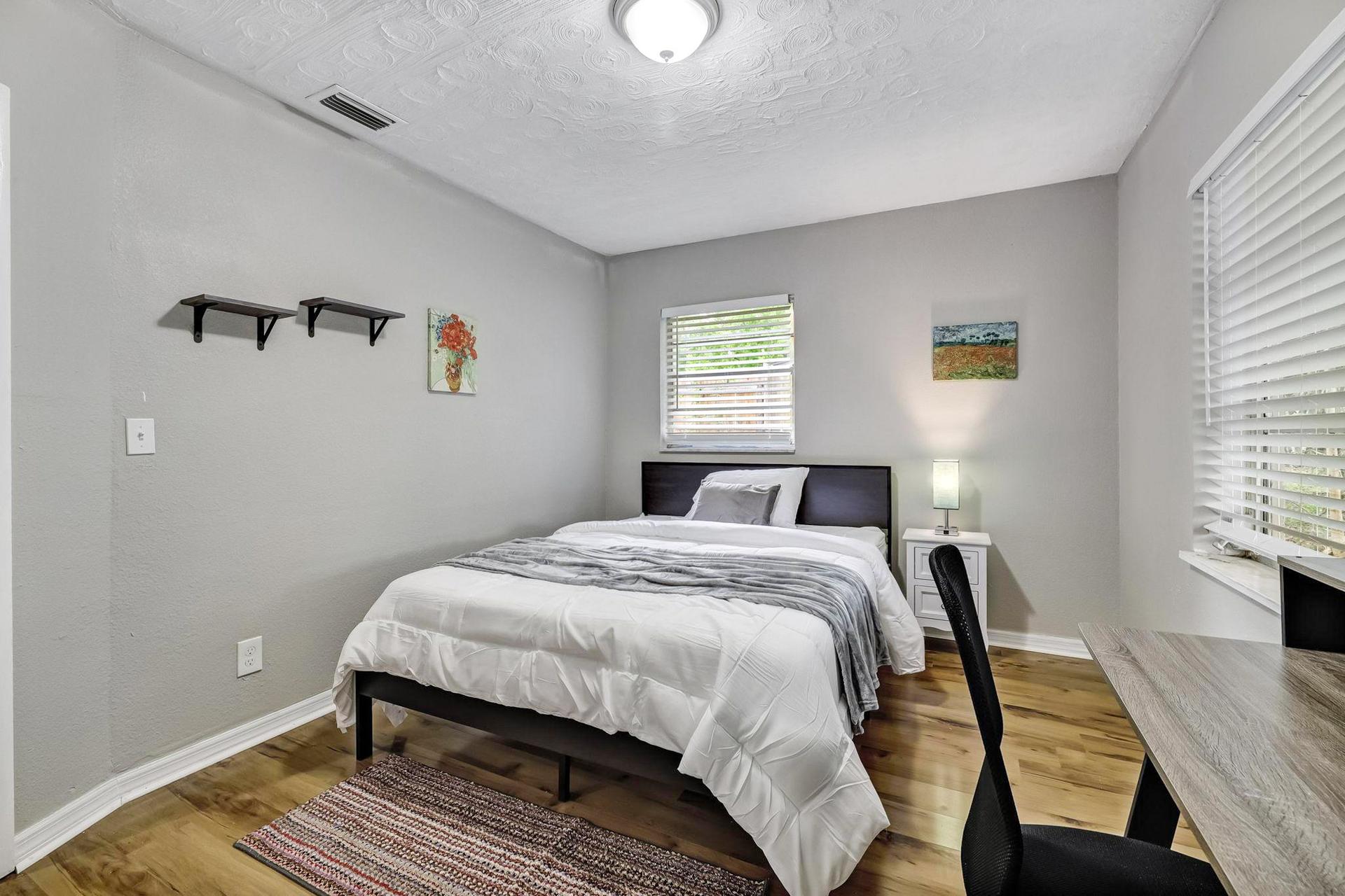 bedroom, detected:window blind, bed