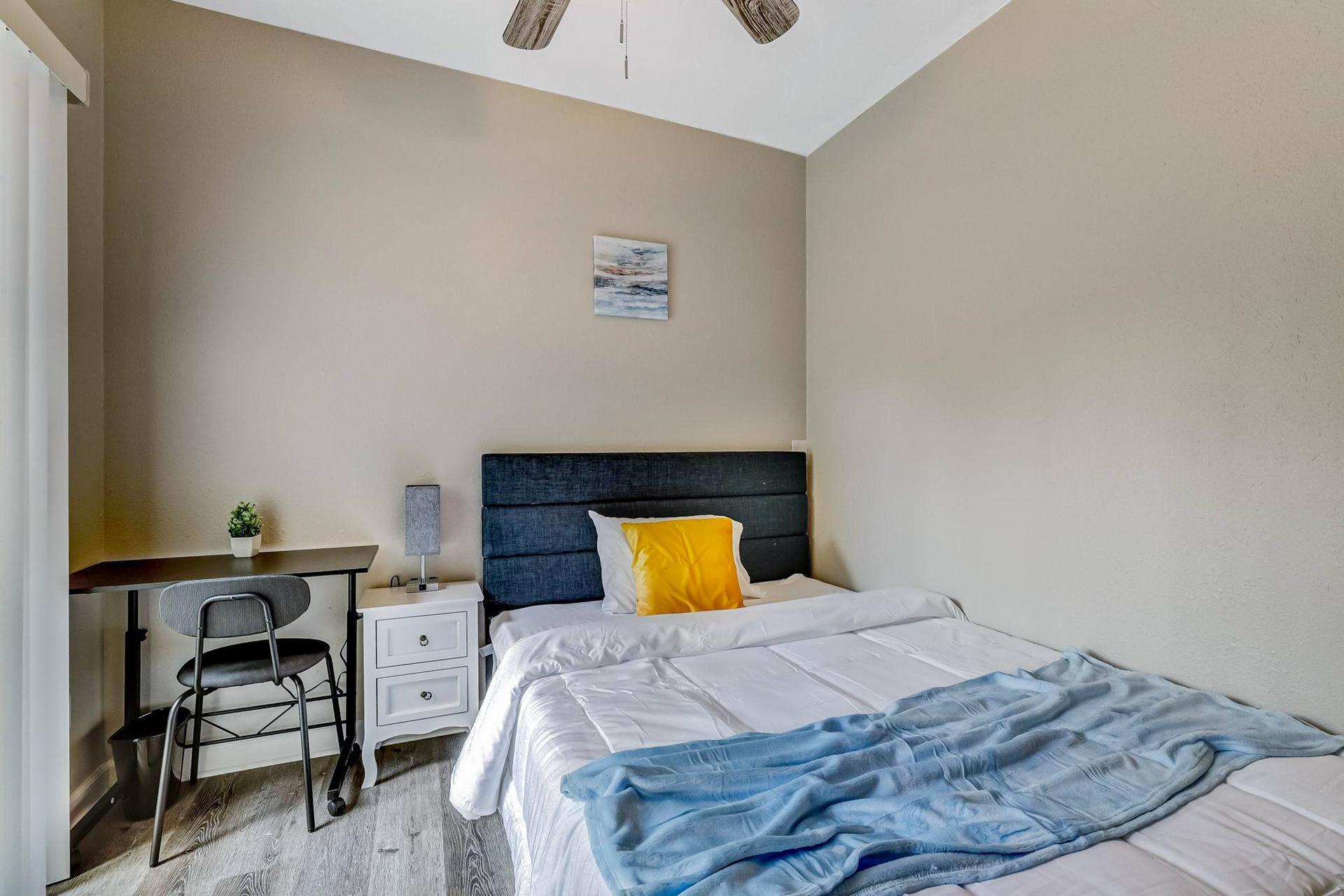 bedroom, detected:ceiling fan, bed